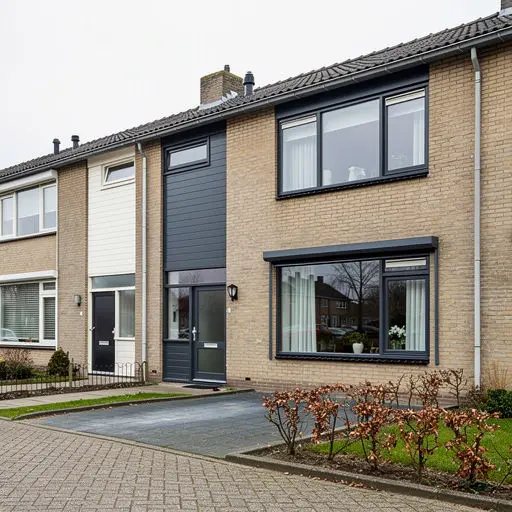 Twee-onder-een-kapwoning Nieuw-Vennep Linquenda met antraciet kunststof kozijnen