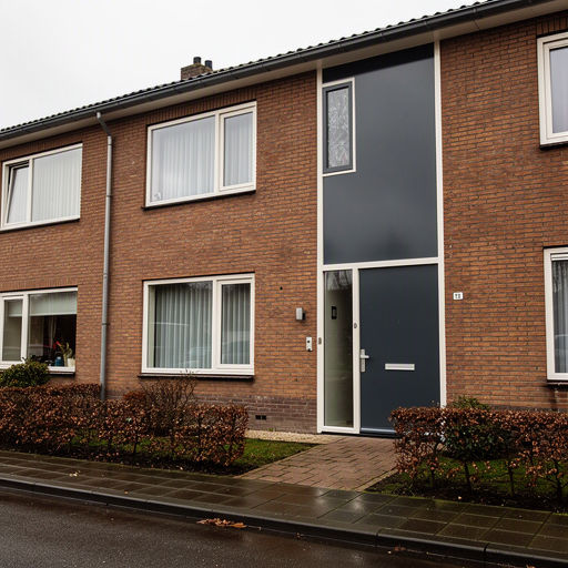 Witte kunststof voordeur met paneelwerk en SKG-slot
